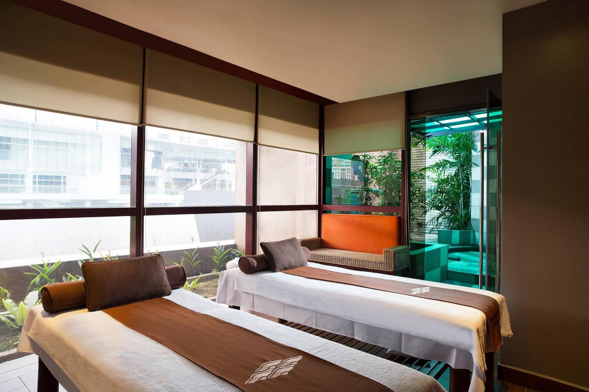 Sheraton Imperial Kuala Lumpur Hotel Exterior foto The spa at the hotel